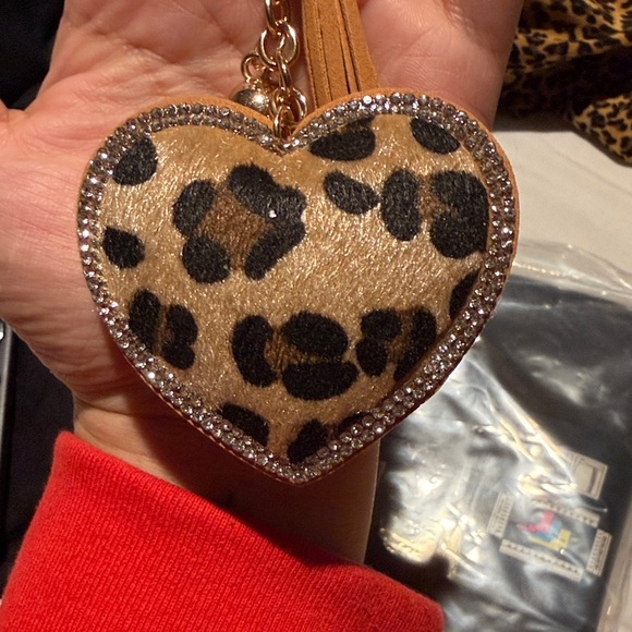 Leopard Print Heart Keychain with Gold Accents clip on - Picture 4 of 4